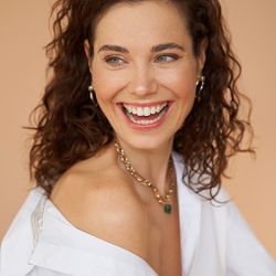 ISABEL LA.